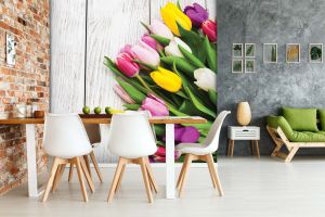 Tulipány na stole shutterstock 611362880 interier