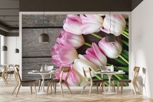 Tulipány a dřevo IV shutterstock 1688558647 interier