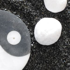 Zenové kameny a yin yang shutterstock 89555743 zoom